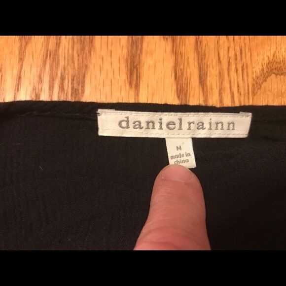 Daniel Rainn Black Open weave sleeve blouse - Picture 12 of 13